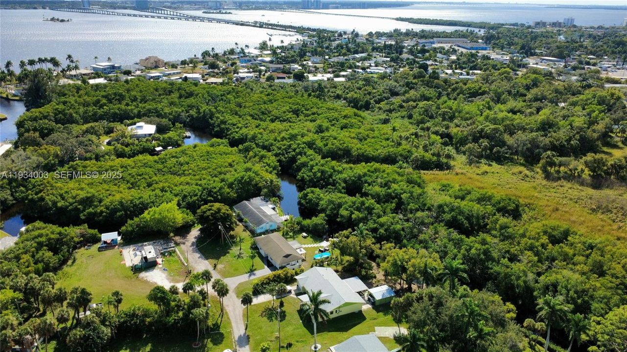 На продажу: $280,000 (2 спален, 2 ванн, 1312 Квадратных фут)