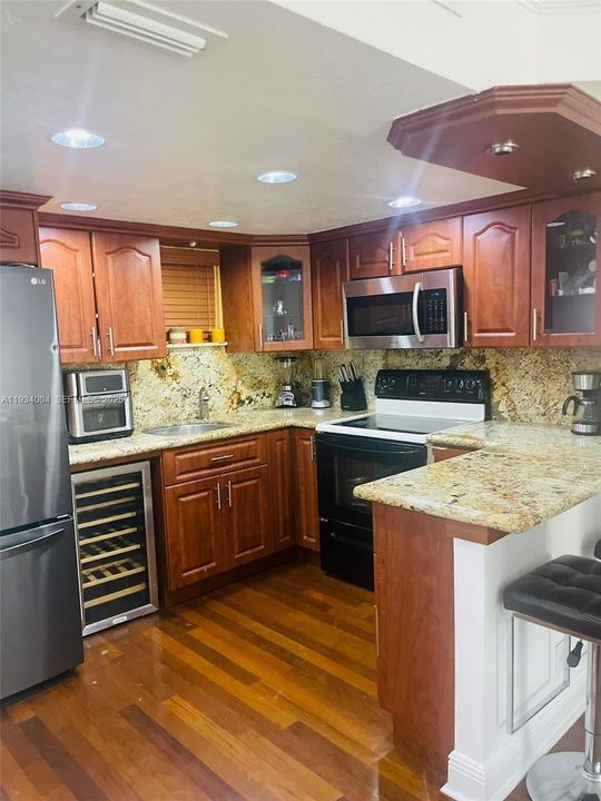 В аренду: $1,900 (1 спален, 1 ванн, 710 Квадратных фут)