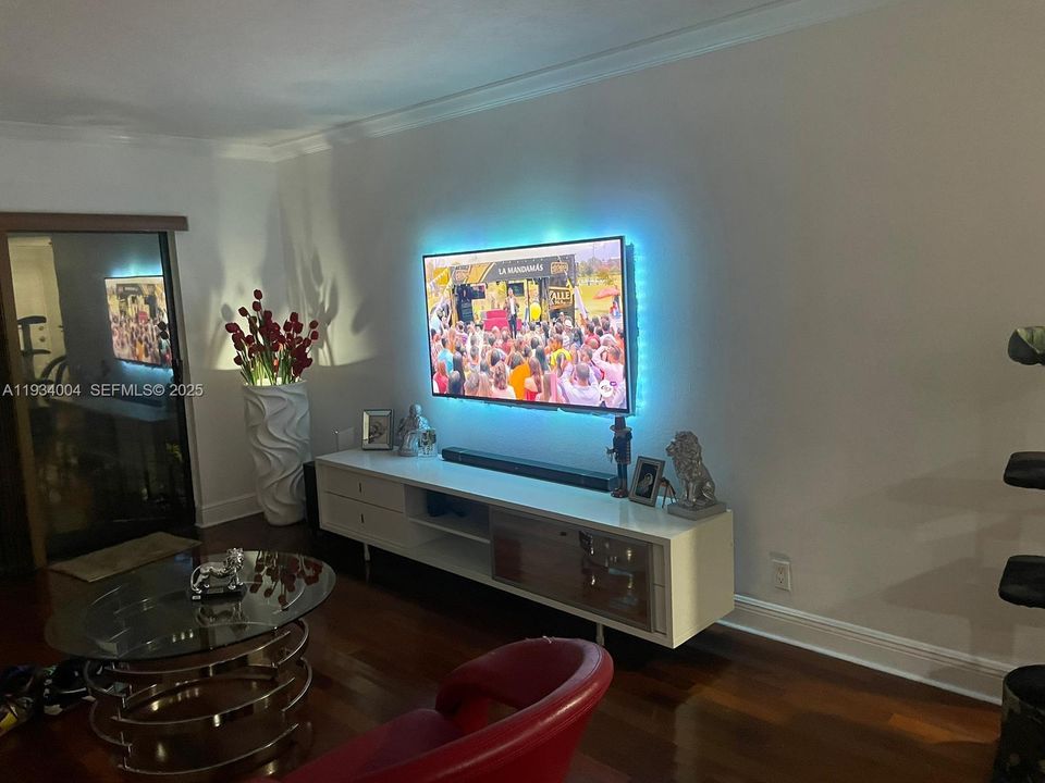 В аренду: $1,900 (1 спален, 1 ванн, 710 Квадратных фут)