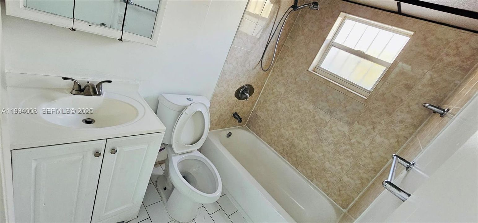 В аренду: $2,450 (2 спален, 1 ванн, 813 Квадратных фут)