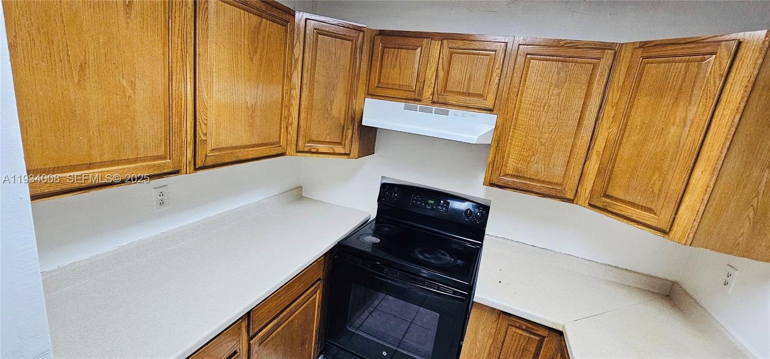 В аренду: $2,450 (2 спален, 1 ванн, 813 Квадратных фут)