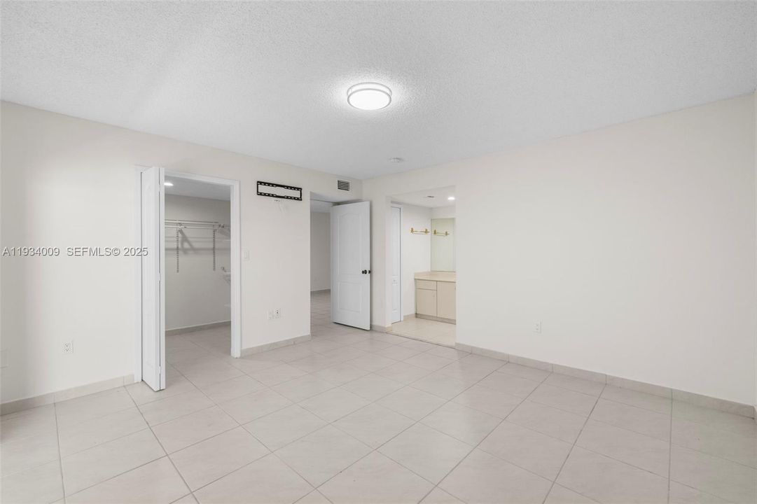 На продажу: $350,000 (2 спален, 2 ванн, 1110 Квадратных фут)