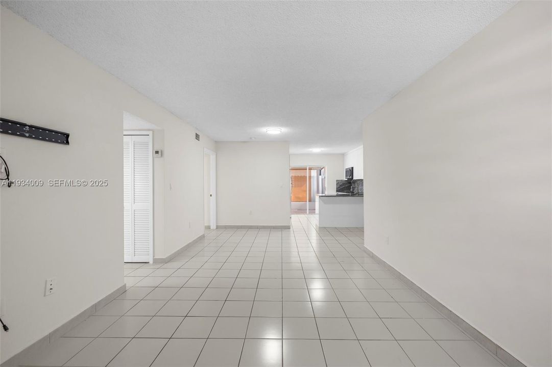 На продажу: $350,000 (2 спален, 2 ванн, 1110 Квадратных фут)