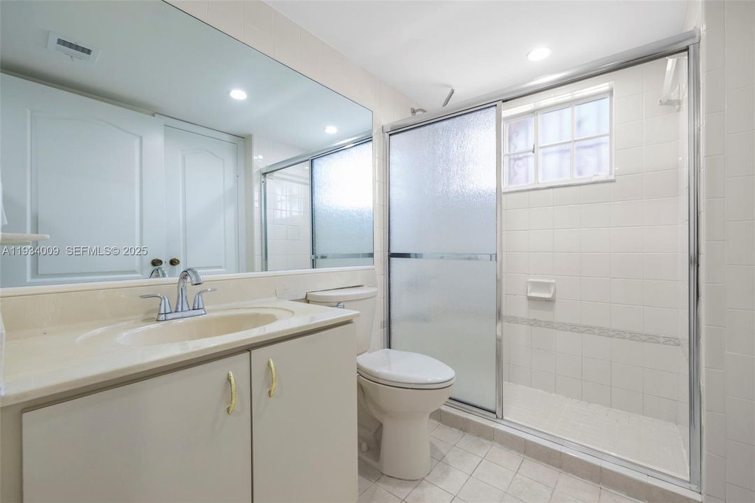 На продажу: $350,000 (2 спален, 2 ванн, 1110 Квадратных фут)