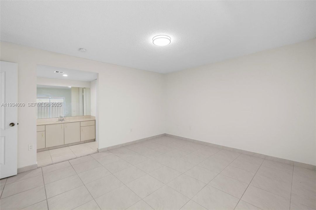 На продажу: $350,000 (2 спален, 2 ванн, 1110 Квадратных фут)