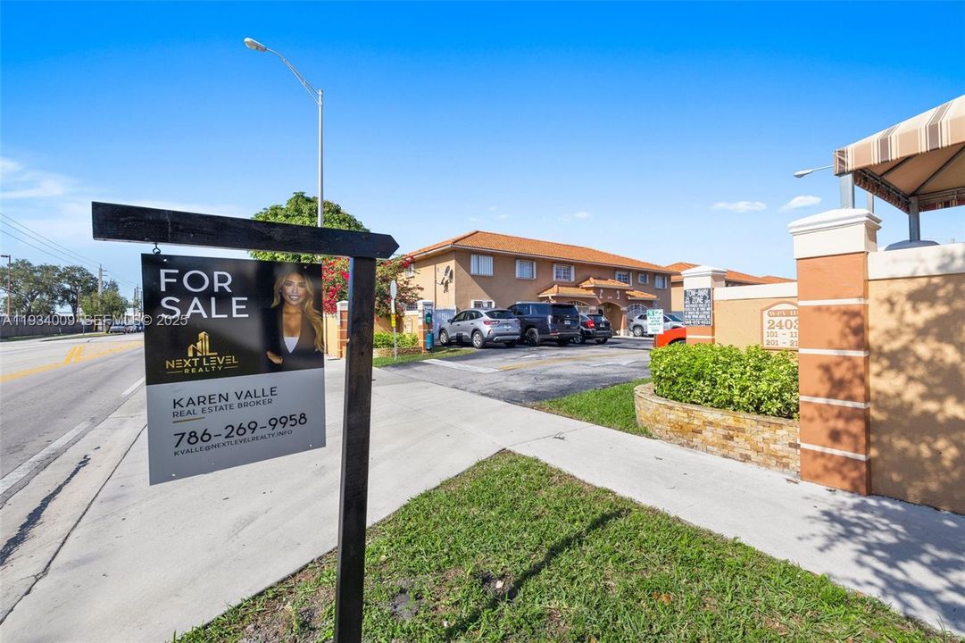 На продажу: $350,000 (2 спален, 2 ванн, 1110 Квадратных фут)