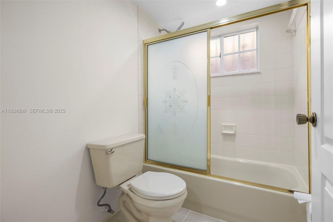 На продажу: $350,000 (2 спален, 2 ванн, 1110 Квадратных фут)