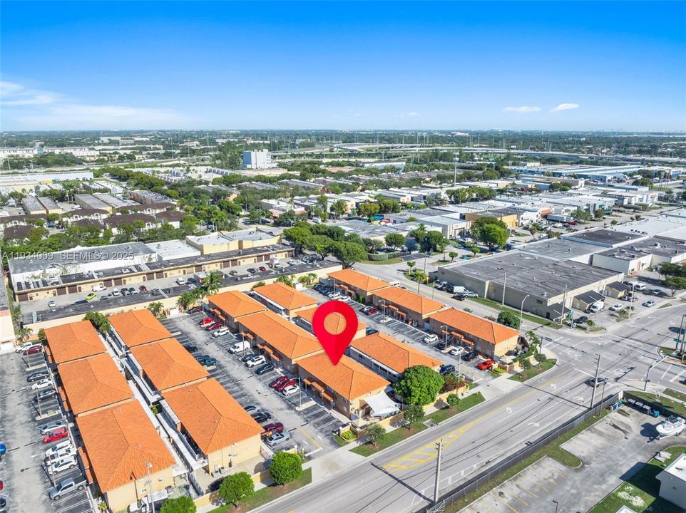 На продажу: $350,000 (2 спален, 2 ванн, 1110 Квадратных фут)