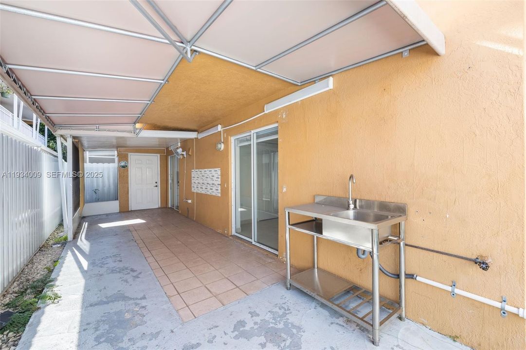 На продажу: $350,000 (2 спален, 2 ванн, 1110 Квадратных фут)