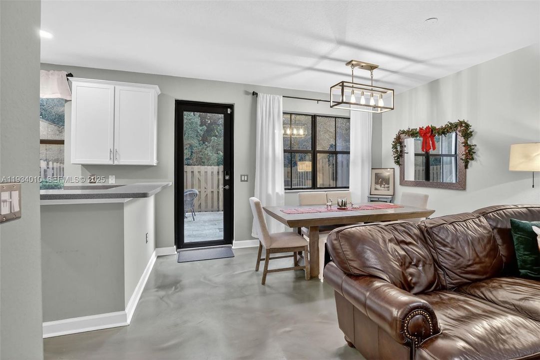 В аренду: $4,500 (3 спален, 2 ванн, 1835 Квадратных фут)