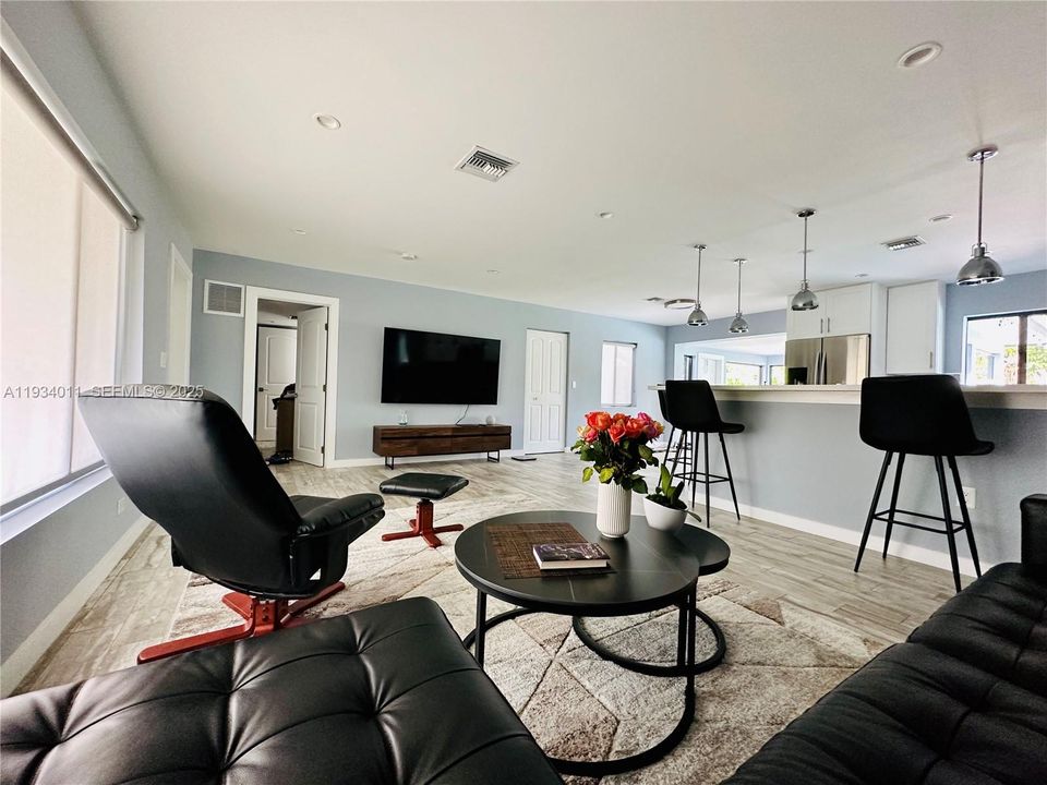 For Sale: $939,900 (3 beds, 2 baths, 1325 Square Feet)