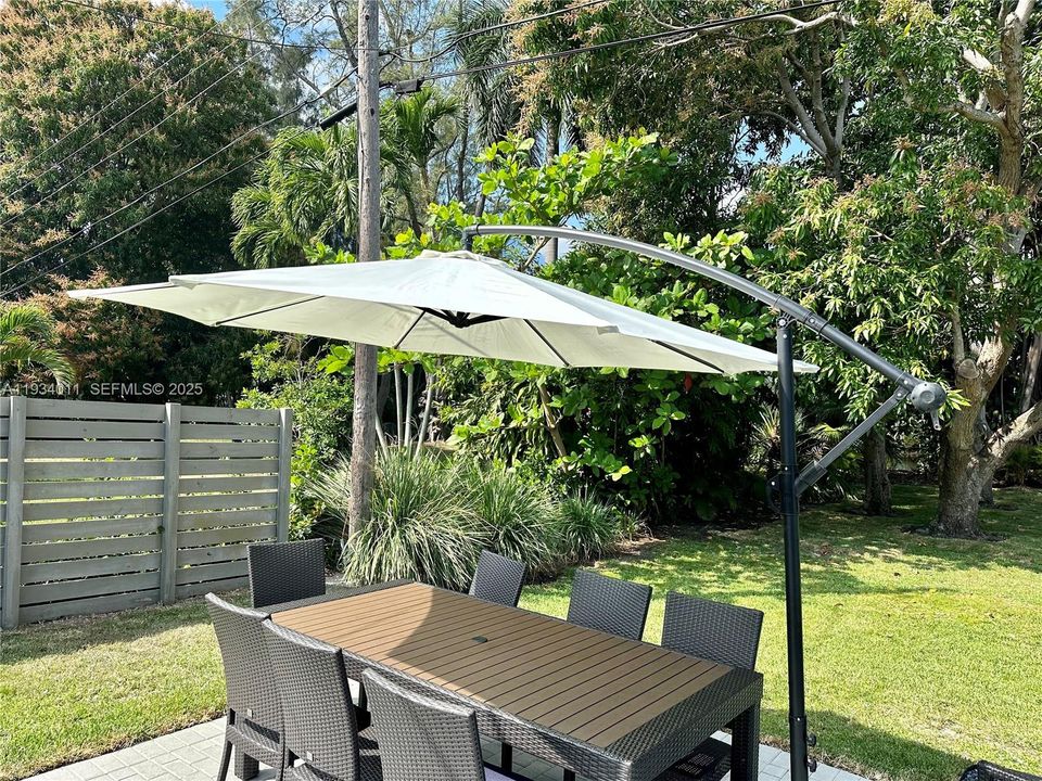 For Sale: $939,900 (3 beds, 2 baths, 1325 Square Feet)