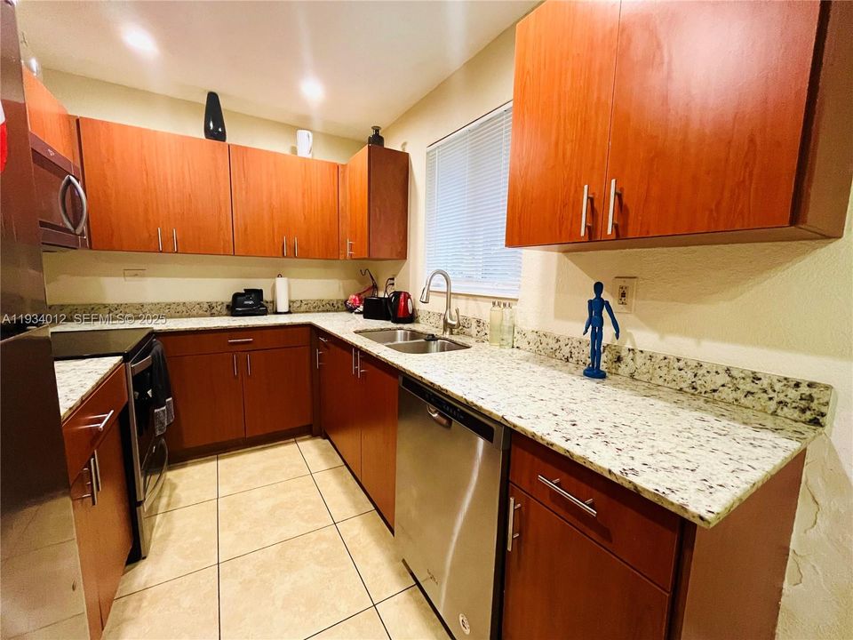 待售: $395,000 (3 贝兹, 2 浴室, 1238 平方英尺)