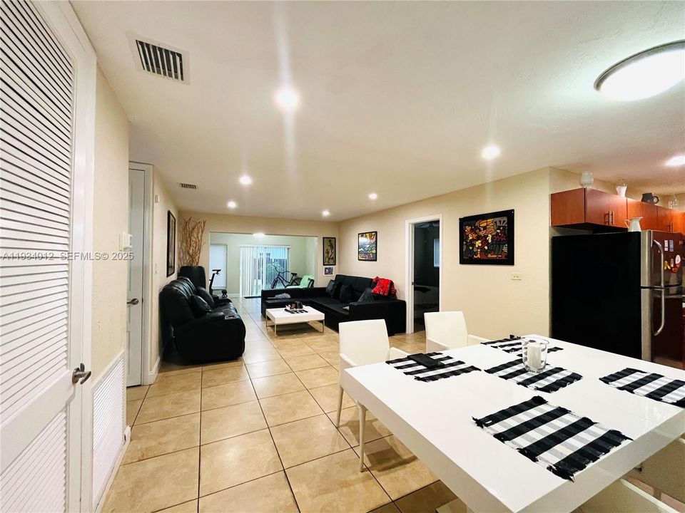 待售: $395,000 (3 贝兹, 2 浴室, 1238 平方英尺)