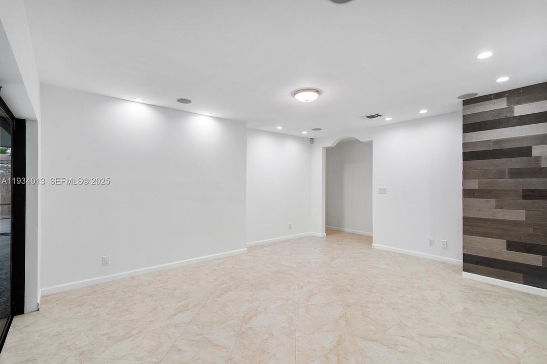 For Rent: $5,200 (3 beds, 2 baths, 1670 Square Feet)