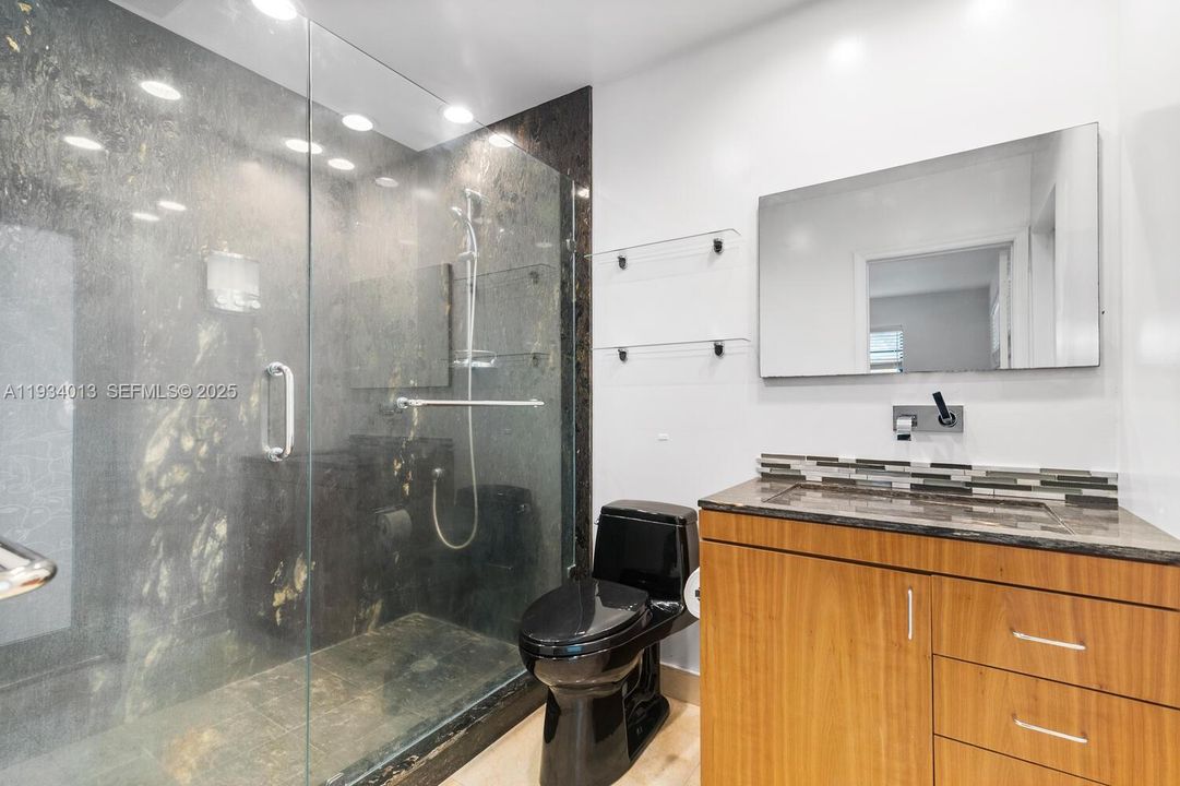 For Rent: $5,200 (3 beds, 2 baths, 1670 Square Feet)