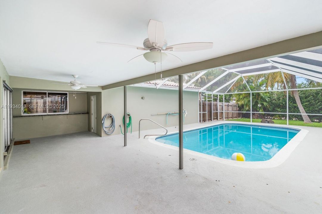 For Rent: $5,200 (3 beds, 2 baths, 1670 Square Feet)