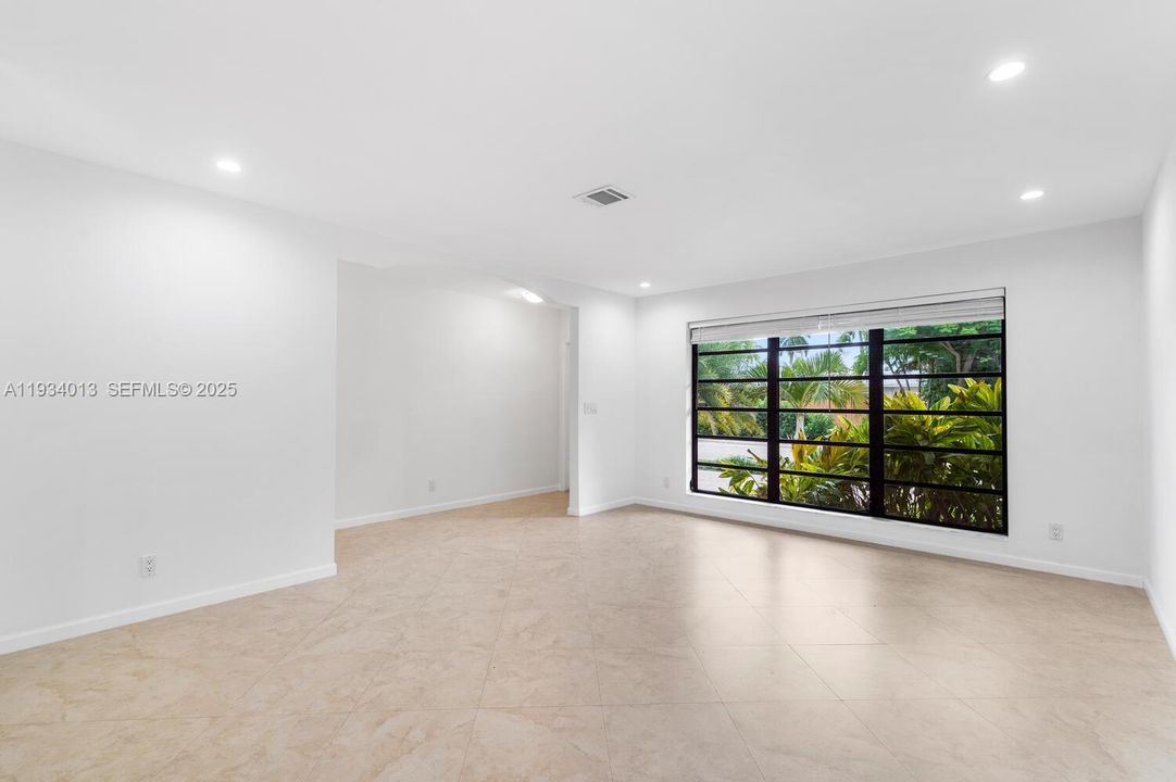 For Rent: $5,200 (3 beds, 2 baths, 1670 Square Feet)