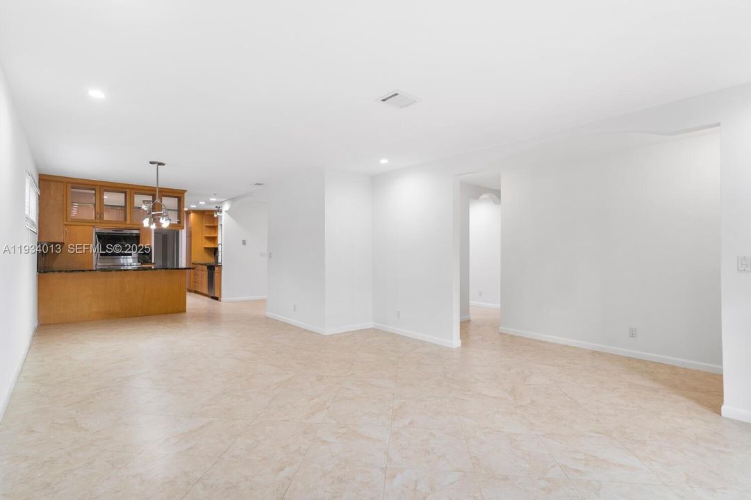 For Rent: $5,200 (3 beds, 2 baths, 1670 Square Feet)