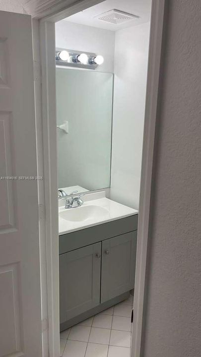 出租: $2,000 (2 贝兹, 2 浴室, 1069 平方英尺)