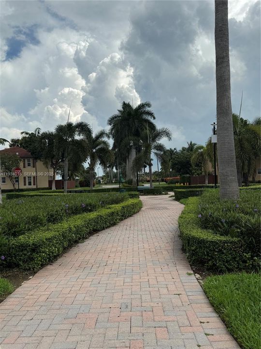 出租: $2,000 (2 贝兹, 2 浴室, 1069 平方英尺)