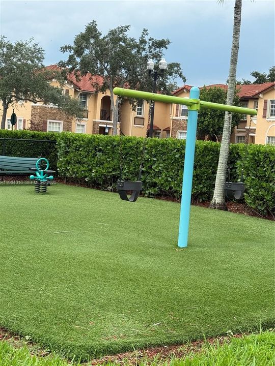 出租: $2,000 (2 贝兹, 2 浴室, 1069 平方英尺)