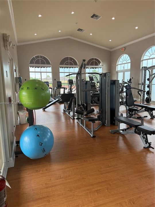 出租: $2,000 (2 贝兹, 2 浴室, 1069 平方英尺)