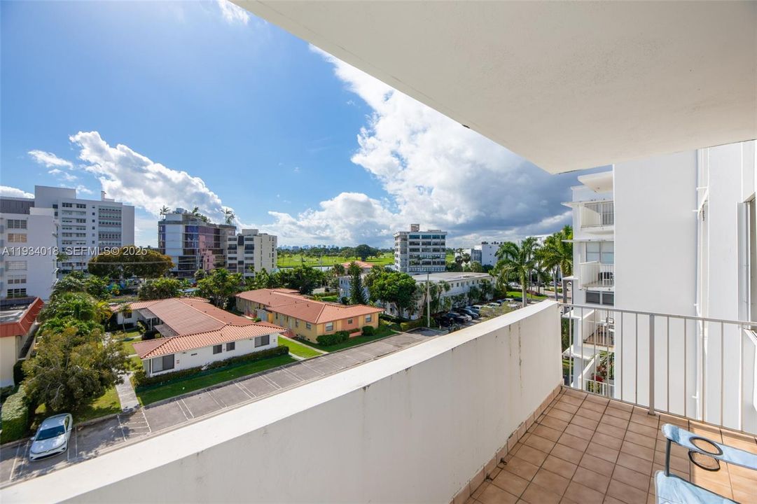 En Venta: $335,000 (1 camas, 2 baños, 1275 Pies cuadrados)