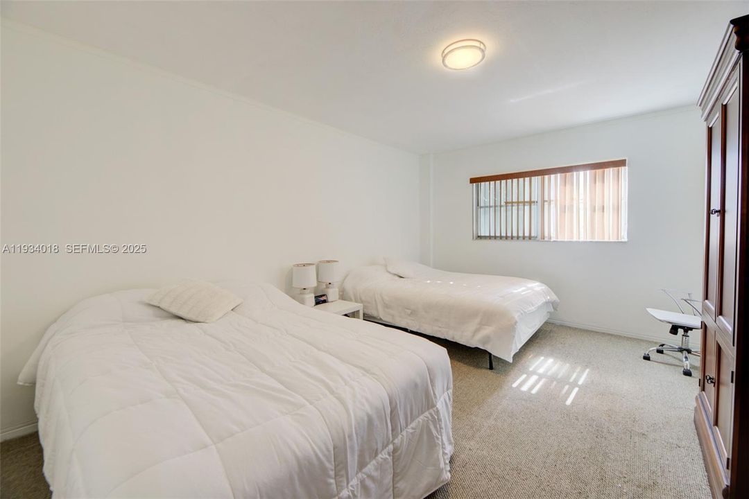 En Venta: $335,000 (1 camas, 2 baños, 1275 Pies cuadrados)