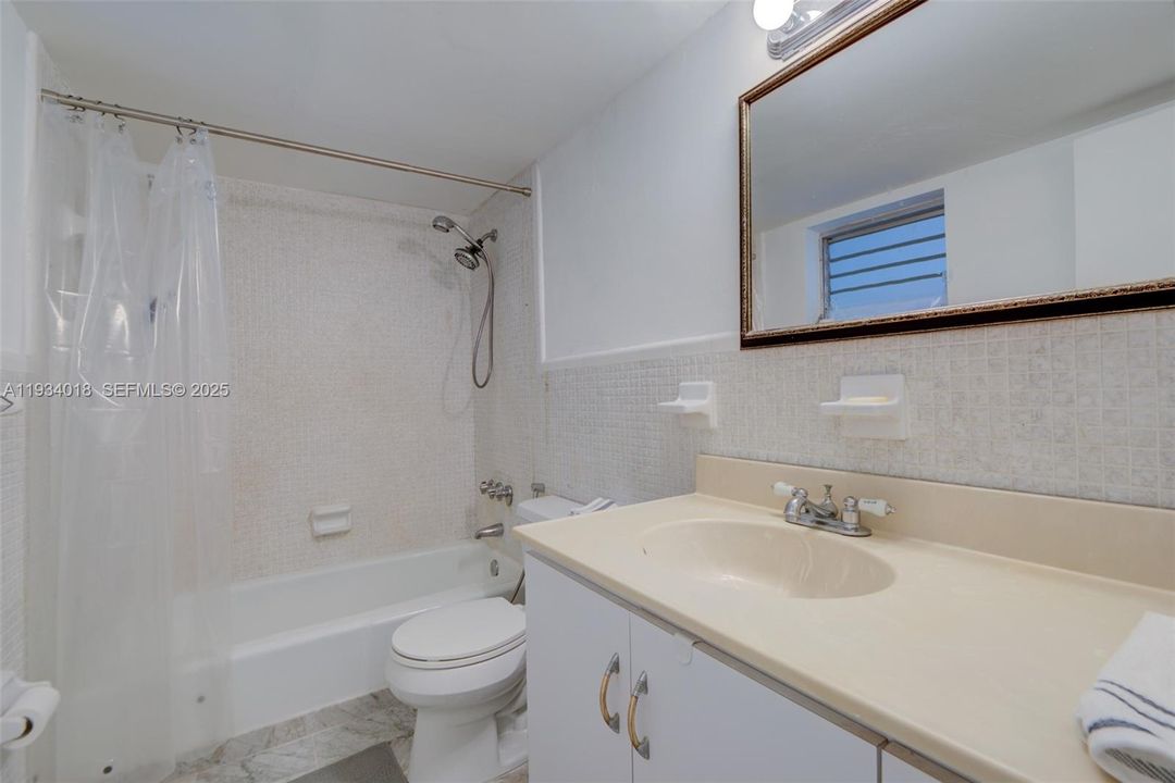 En Venta: $335,000 (1 camas, 2 baños, 1275 Pies cuadrados)