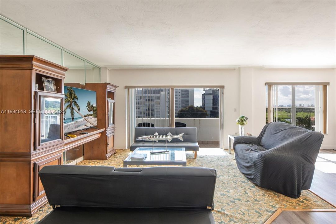 En Venta: $335,000 (1 camas, 2 baños, 1275 Pies cuadrados)