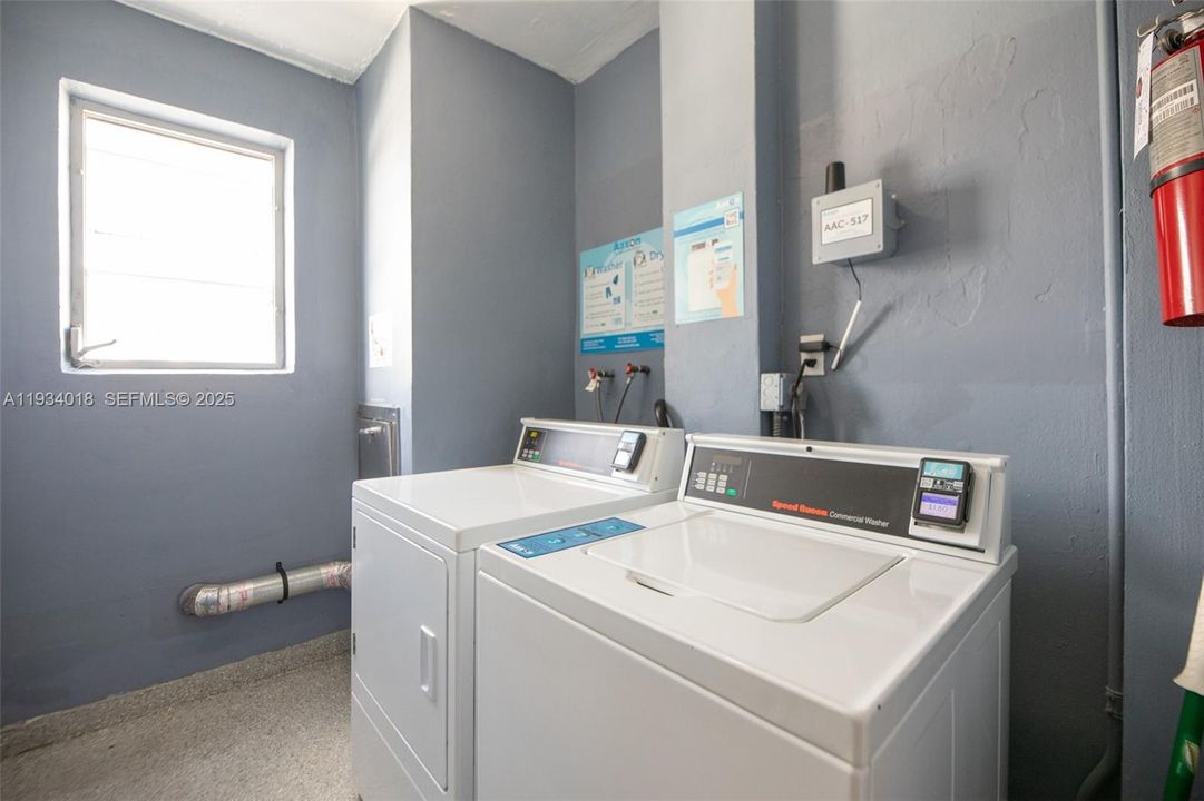 En Venta: $335,000 (1 camas, 2 baños, 1275 Pies cuadrados)