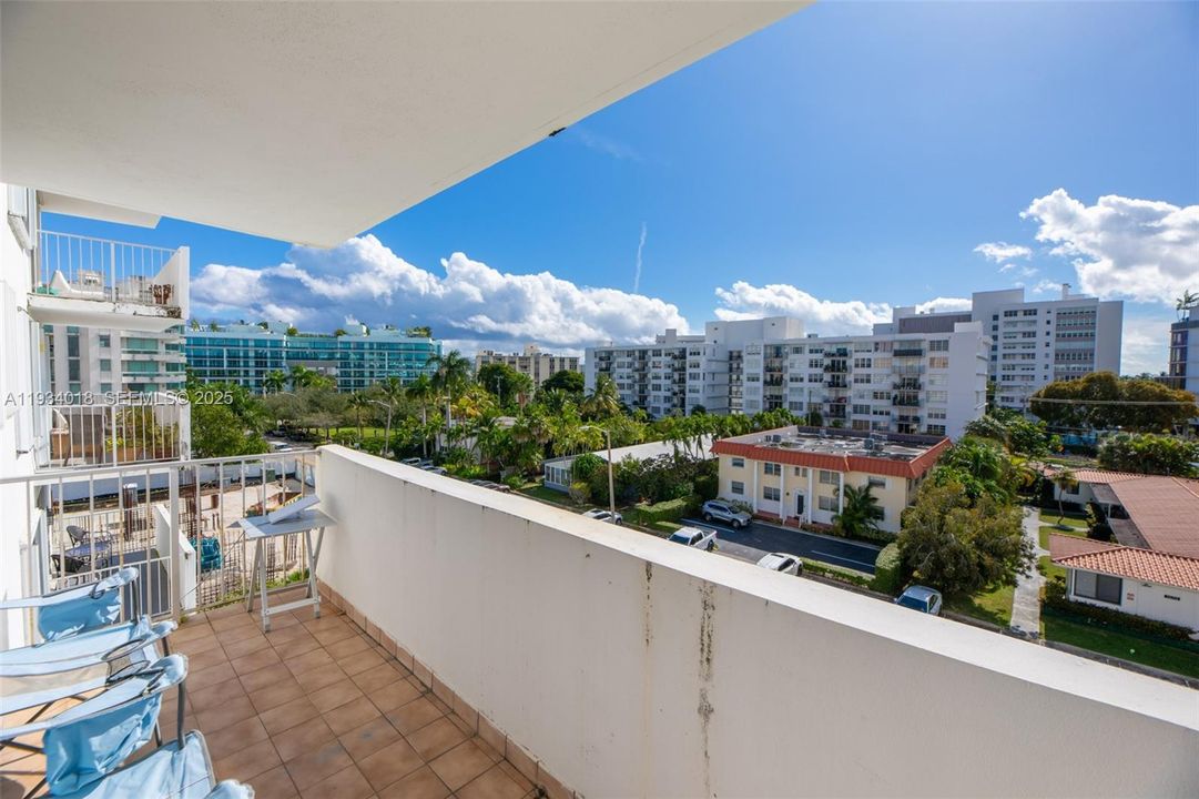 En Venta: $335,000 (1 camas, 2 baños, 1275 Pies cuadrados)