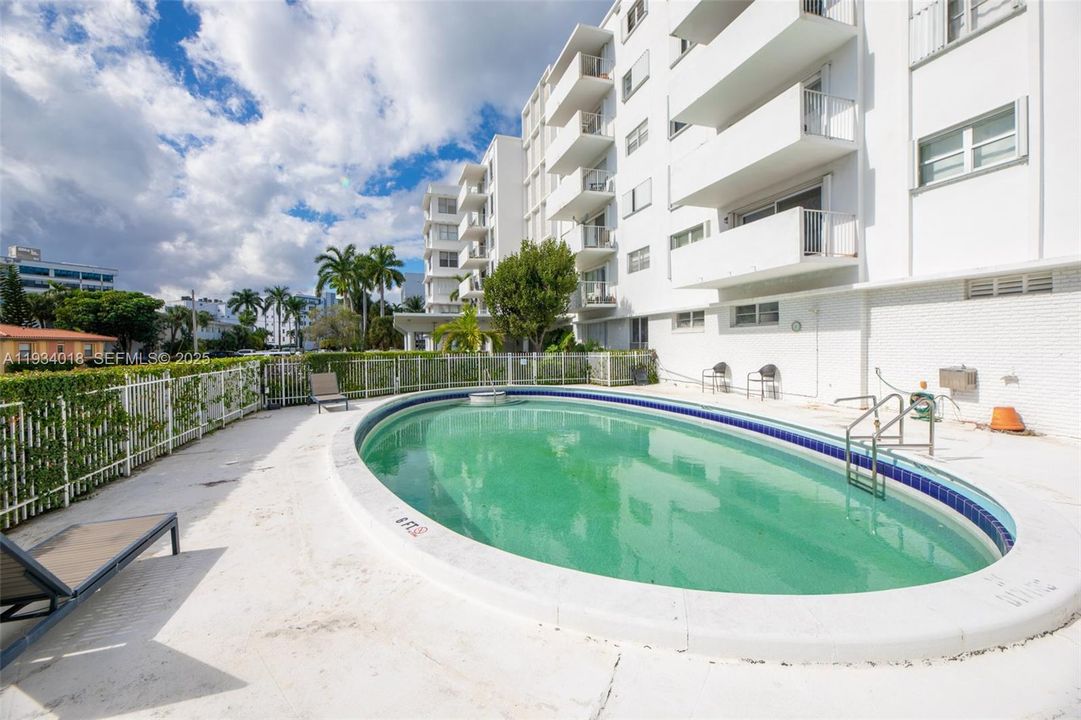 En Venta: $335,000 (1 camas, 2 baños, 1275 Pies cuadrados)