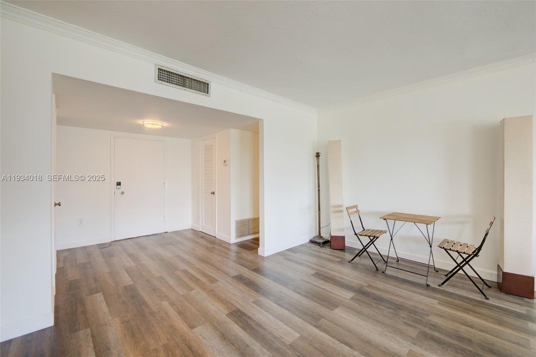 En Venta: $335,000 (1 camas, 2 baños, 1275 Pies cuadrados)