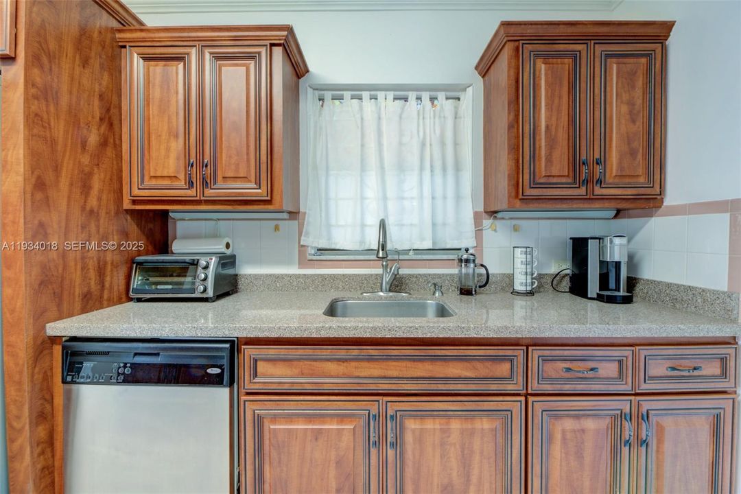 En Venta: $335,000 (1 camas, 2 baños, 1275 Pies cuadrados)