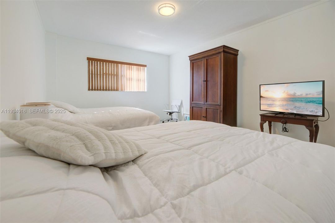 En Venta: $335,000 (1 camas, 2 baños, 1275 Pies cuadrados)