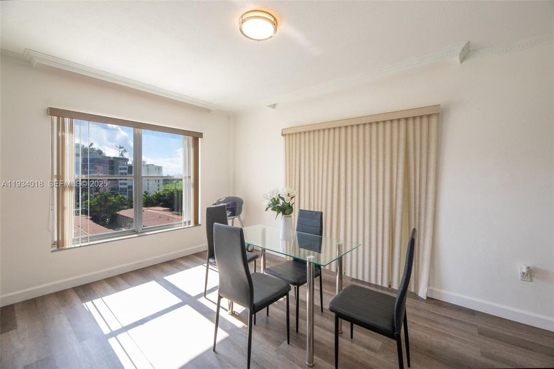 En Venta: $335,000 (1 camas, 2 baños, 1275 Pies cuadrados)