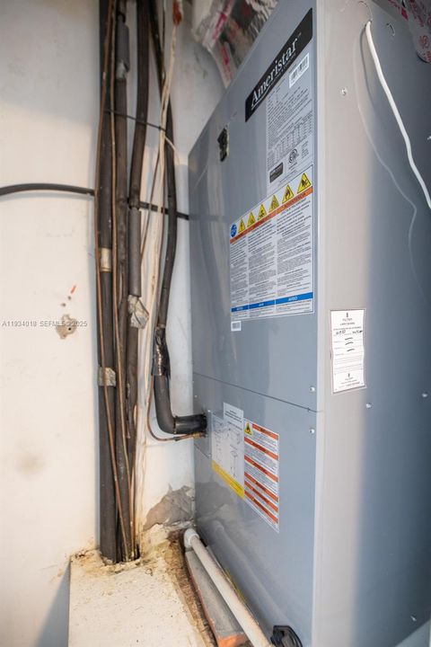 En Venta: $335,000 (1 camas, 2 baños, 1275 Pies cuadrados)