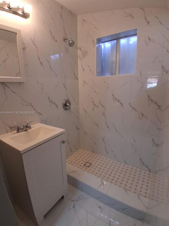 For Rent: $1,850 (1 beds, 1 baths, 1231 Square Feet)