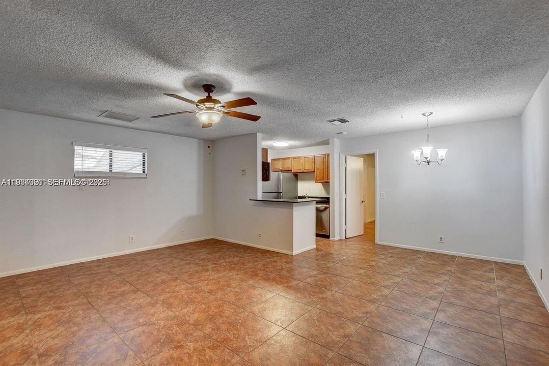 На продажу: $210,000 (2 спален, 2 ванн, 864 Квадратных фут)