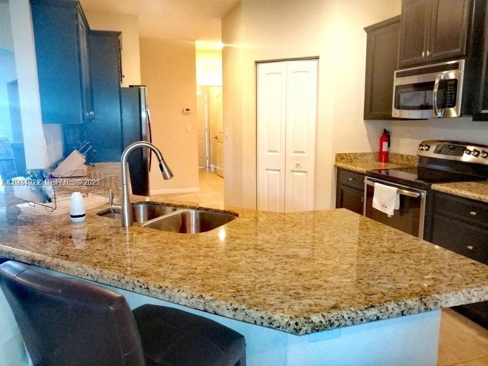 En Renta: $4,400 (4 camas, 3 baños, 2449 Pies cuadrados)