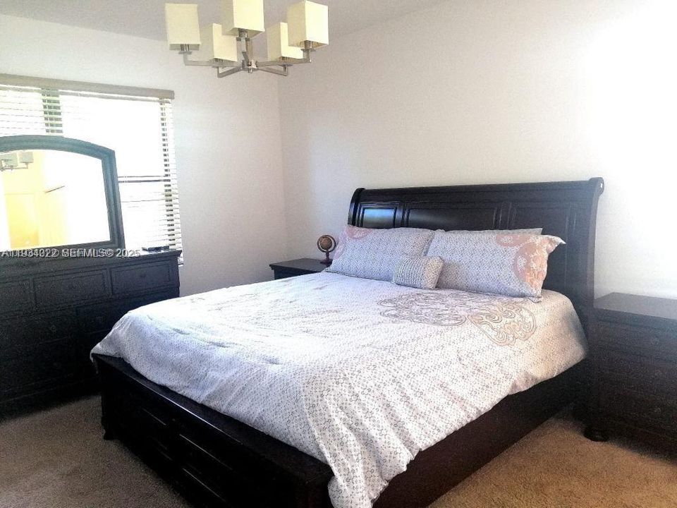 En Renta: $4,400 (4 camas, 3 baños, 2449 Pies cuadrados)