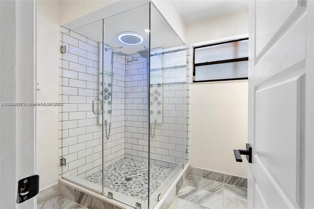 For Rent: $3,400 (2 beds, 2 baths, 1318 Square Feet)