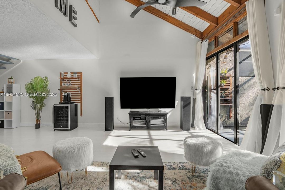 For Rent: $3,400 (2 beds, 2 baths, 1318 Square Feet)