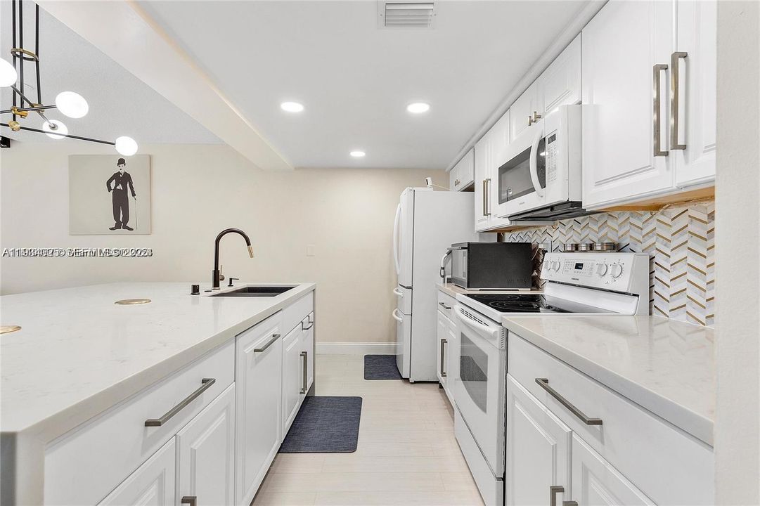 For Rent: $3,400 (2 beds, 2 baths, 1318 Square Feet)