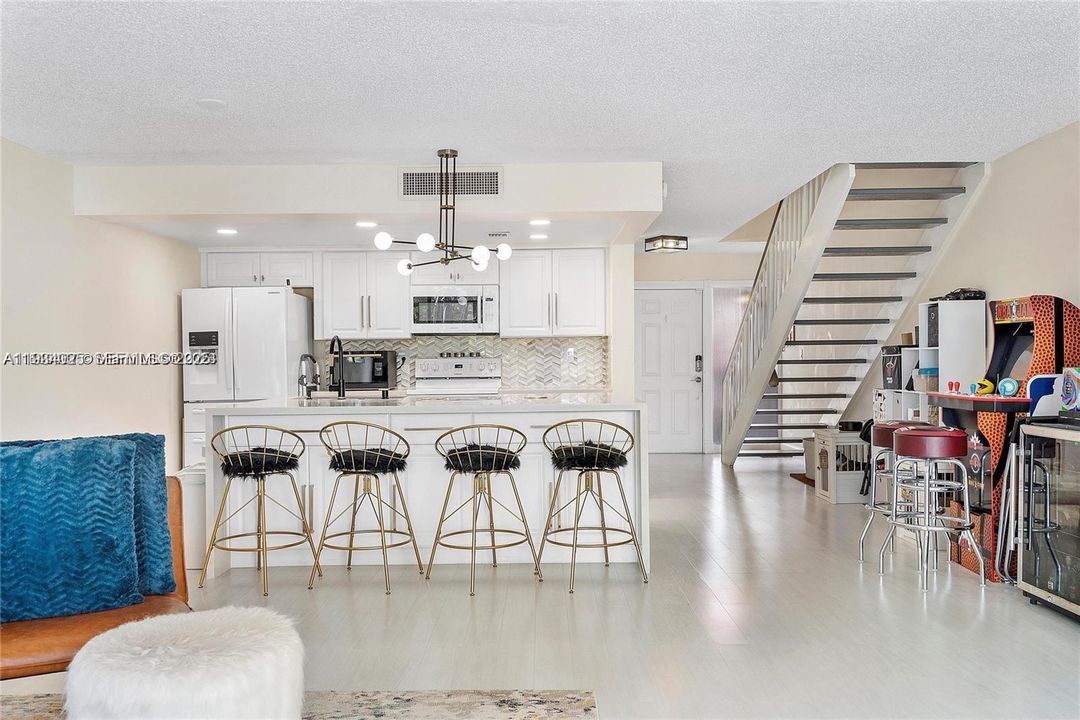 For Rent: $3,400 (2 beds, 2 baths, 1318 Square Feet)