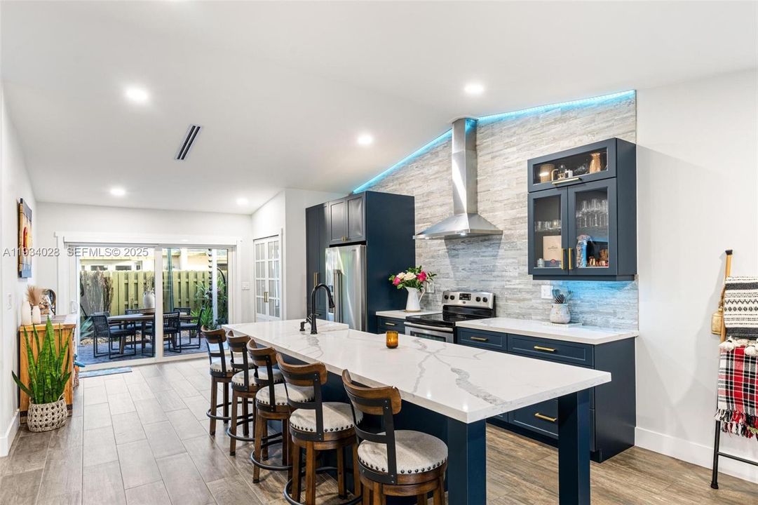 出租: $3,195 (2 贝兹, 2 浴室, 1104 平方英尺)