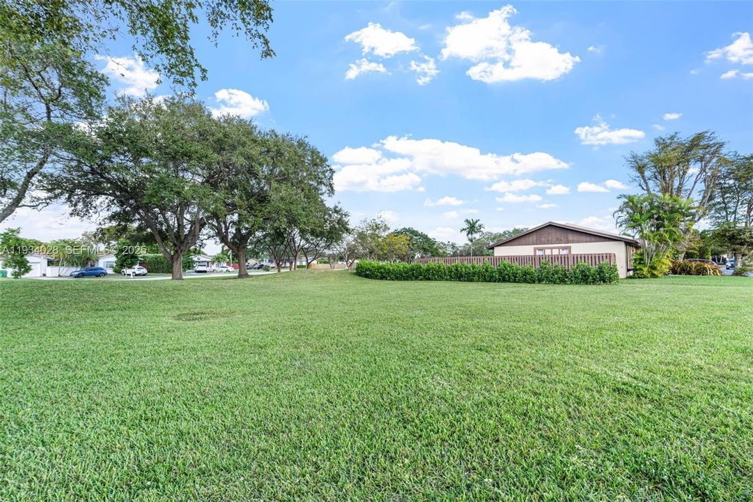 出租: $3,195 (2 贝兹, 2 浴室, 1104 平方英尺)