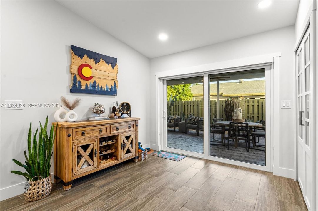 出租: $3,195 (2 贝兹, 2 浴室, 1104 平方英尺)